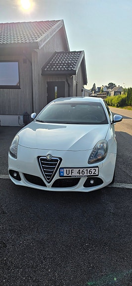 Alfa Romeo Giulietta 2 of 13