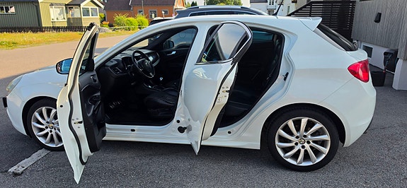Alfa Romeo Giulietta 9 of 13
