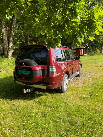 Mitsubishi Pajero 4 of 5