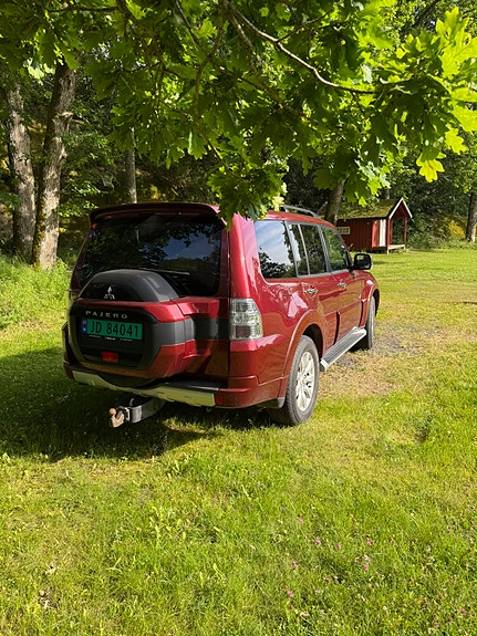 Mitsubishi Pajero 3 of 5