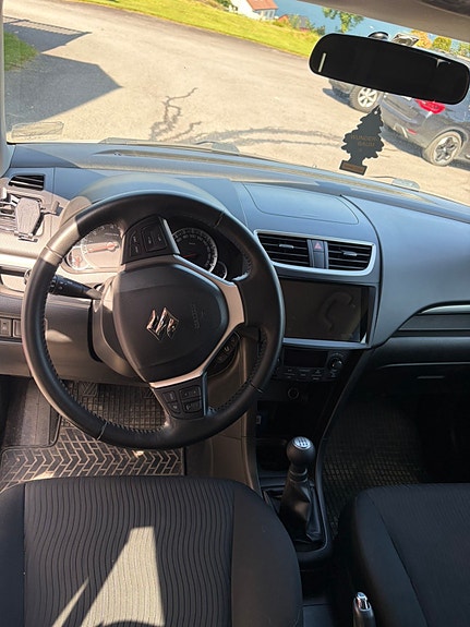 Suzuki Swift 3 of 5