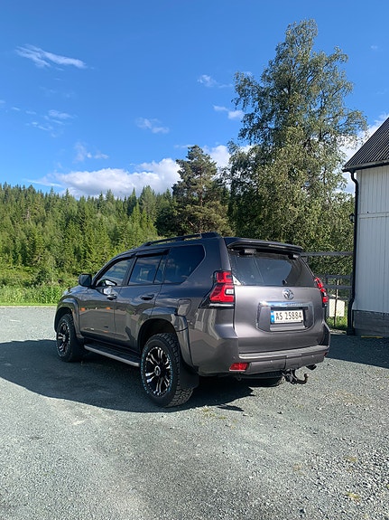 Toyota Land Cruiser 2 of 5