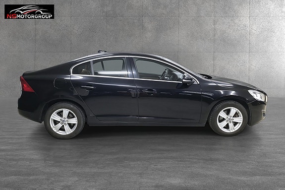 Volvo S60 11 of 30