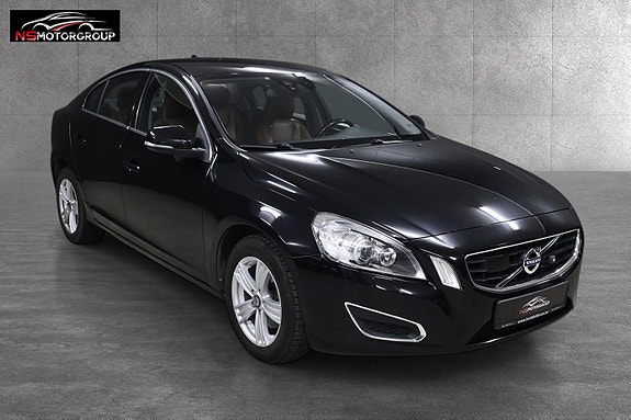 Volvo S60 2 of 5