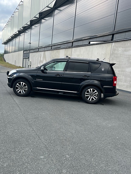SsangYong Rexton W 3 of 5