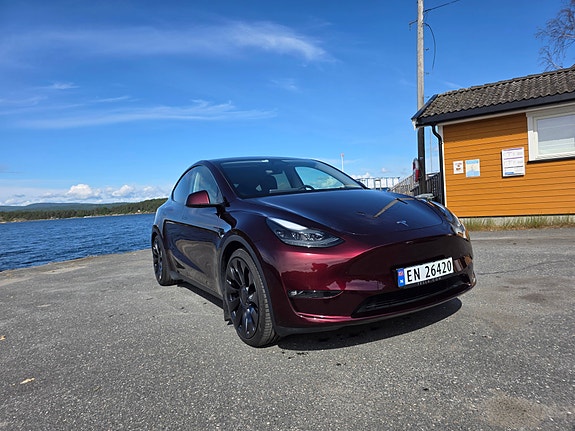 Tesla Model Y 3 of 5