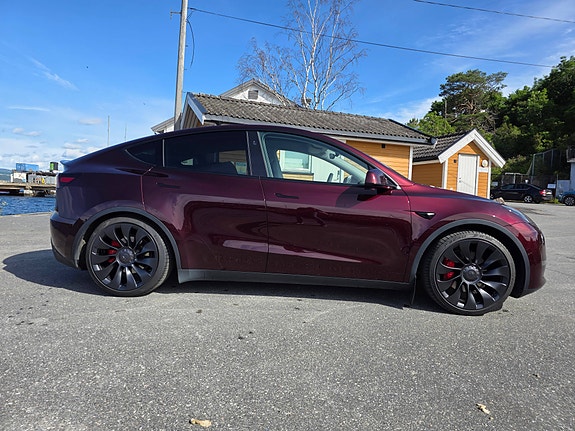 Tesla Model Y 5 of 5