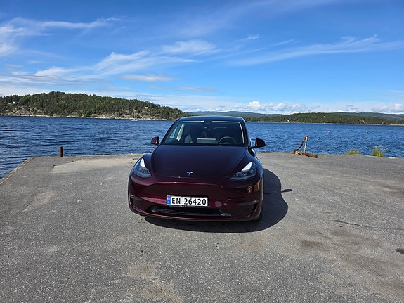 Tesla Model Y 2 of 5