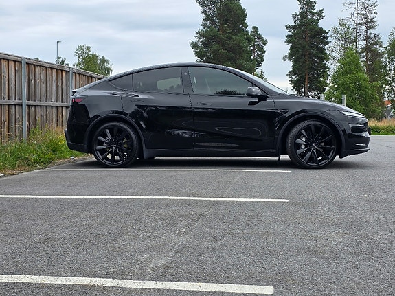 Tesla Model Y 2 of 5