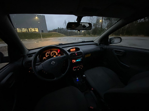 Opel Corsa 2 of 5
