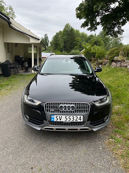 Audi A4 allroad 2 of 5