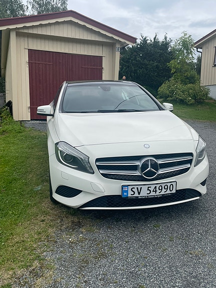 Mercedes-Benz A180 2 of 21