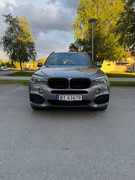 BMW X5 2 of 5
