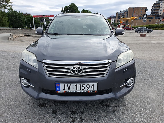 Toyota RAV4 2 of 5
