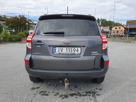 Toyota RAV4 4 of 5