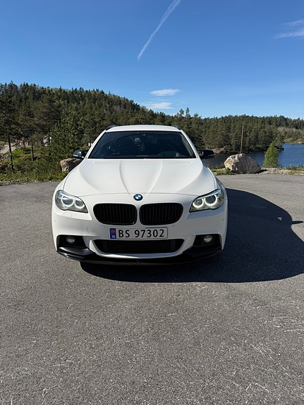 BMW 520d 3 of 5