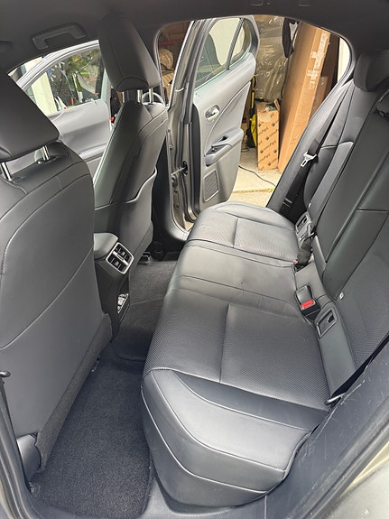 Lexus UX300e 10 of 16