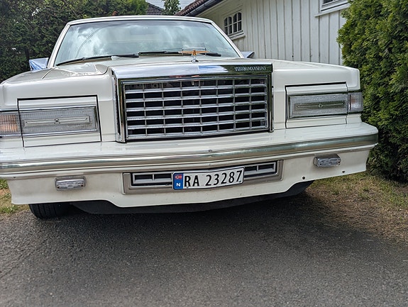 Ford Thunderbird 3 of 5