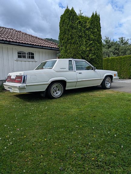 Ford Thunderbird 2 of 5