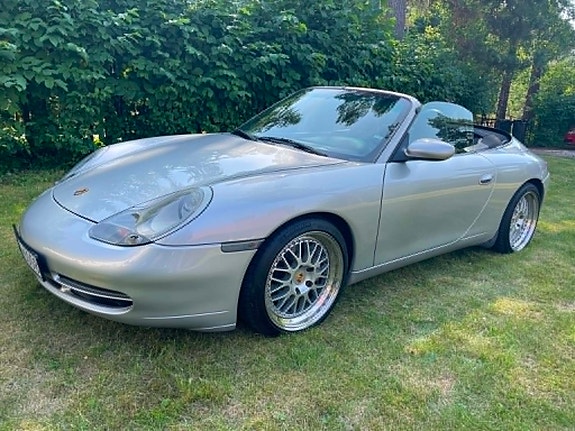 Porsche 911 Carrera 4 5 of 5