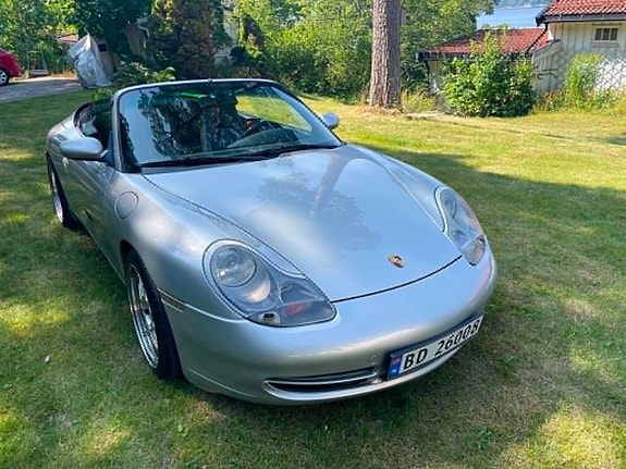 Porsche 911 Carrera 4 4 of 5