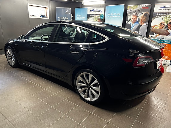 Tesla Model 3 5 of 5