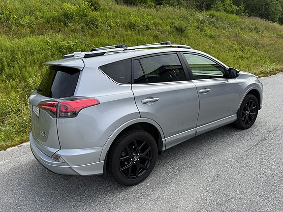 Toyota RAV4 3 of 5