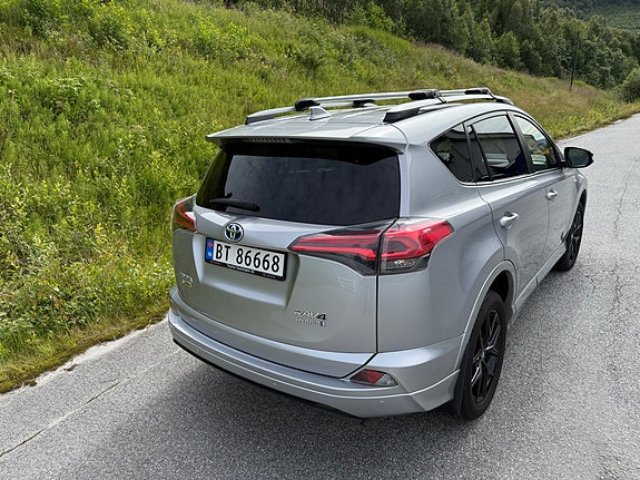 Toyota RAV4 4 of 5