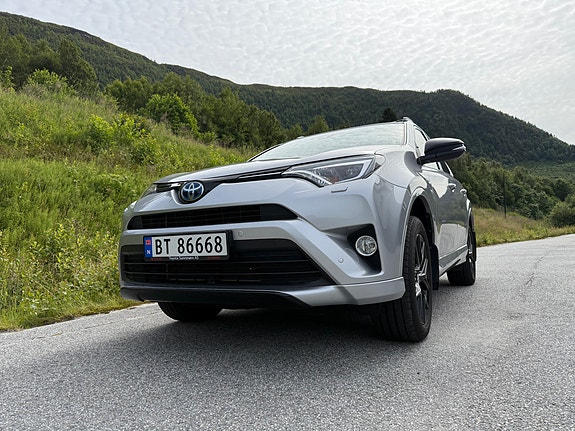 Toyota RAV4 5 of 5