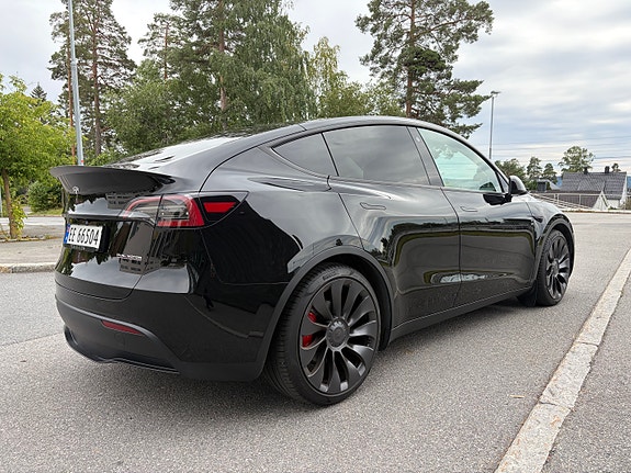 Tesla Model Y 5 of 5