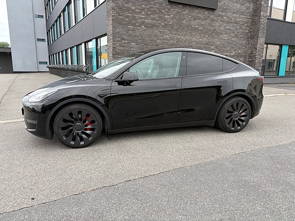 Tesla Model Y 2 of 5
