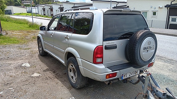 Suzuki XL7 4 of 5