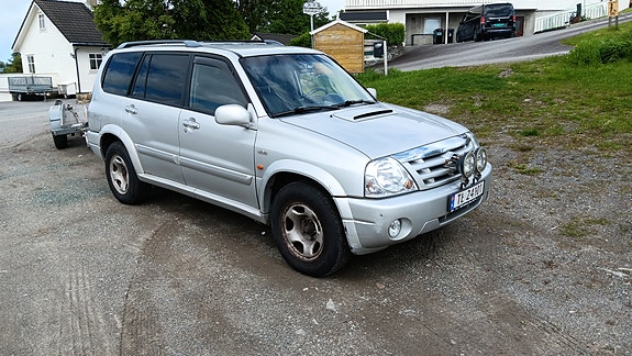 Suzuki XL7 2 of 5