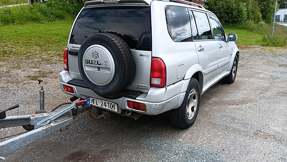 Suzuki XL7 3 of 5