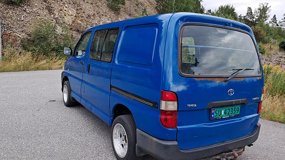 Toyota HiAce 4 of 5