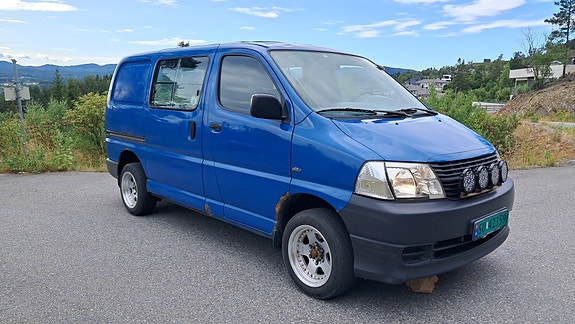 Toyota HiAce 3 of 5