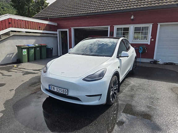 Tesla Model Y 2 of 5