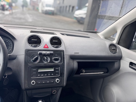 Volkswagen Caddy 19 of 23