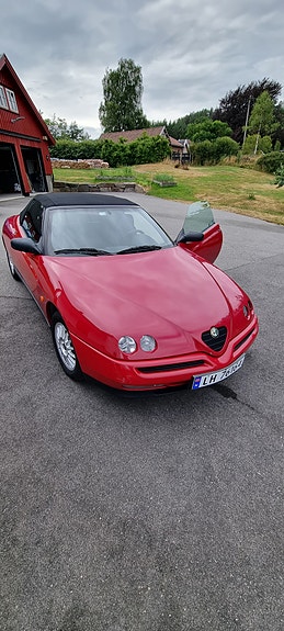 Alfa Romeo Spider 12 of 19