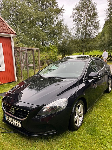 Volvo V40 2 of 5