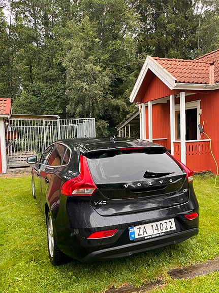 Volvo V40 3 of 5