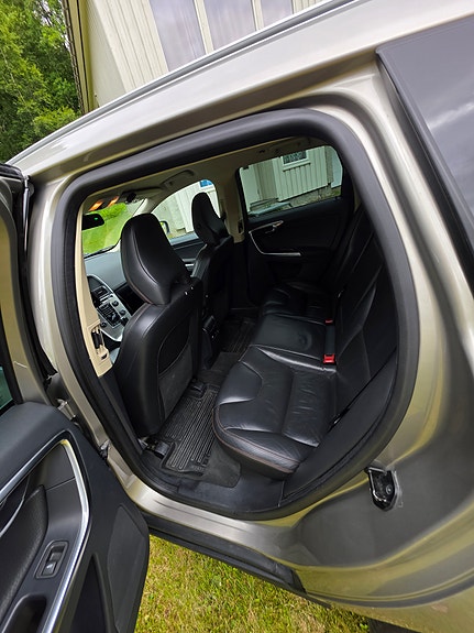 Volvo XC60 4 of 19