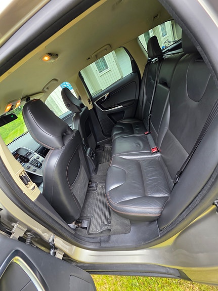 Volvo XC60 6 of 19