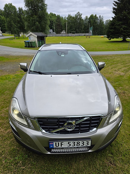 Volvo XC60 3 of 19