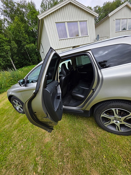 Volvo XC60 8 of 19