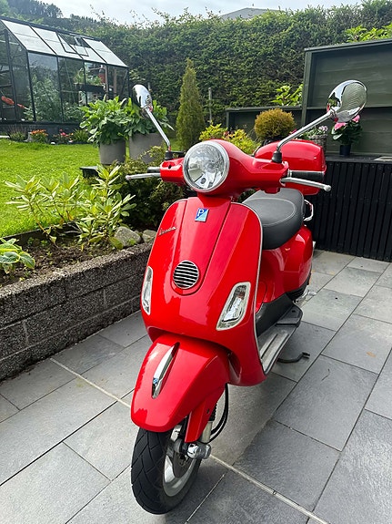 Vespa LX 50 3 of 5