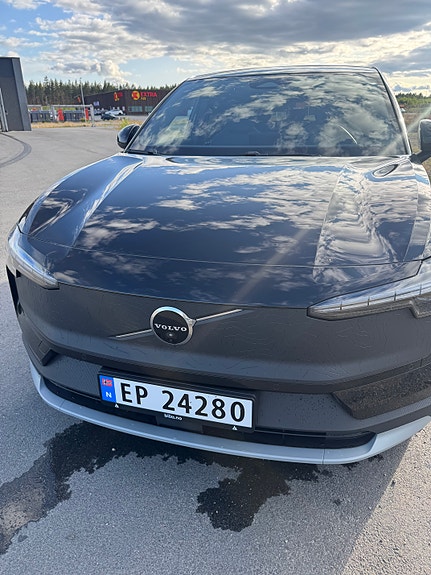 Volvo EX30 CC 2 of 5