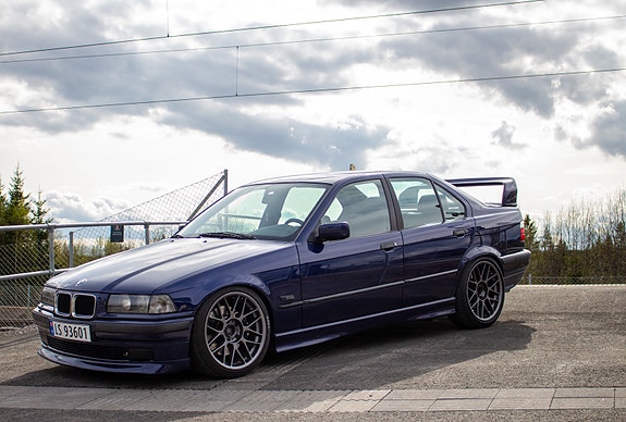 BMW 328i 12 of 15