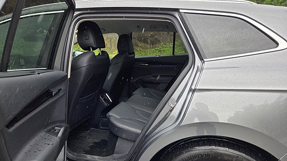 Skoda Enyaq 9 of 16
