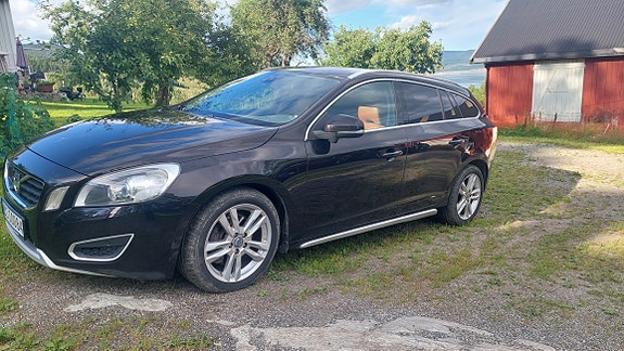 Volvo V60 4 of 15